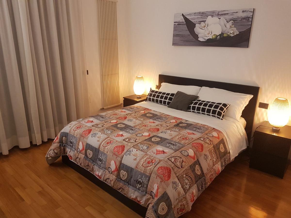 Apartment De Rossi Бари Екстериор снимка