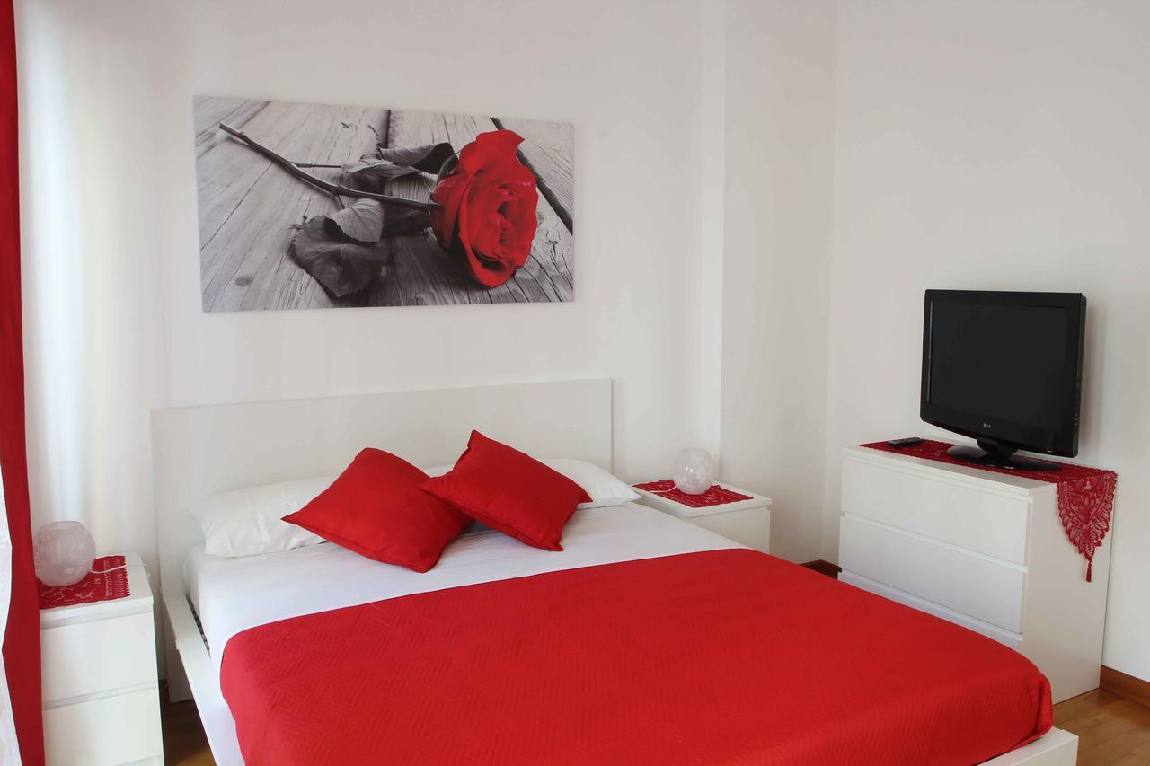 Apartment De Rossi Бари Екстериор снимка