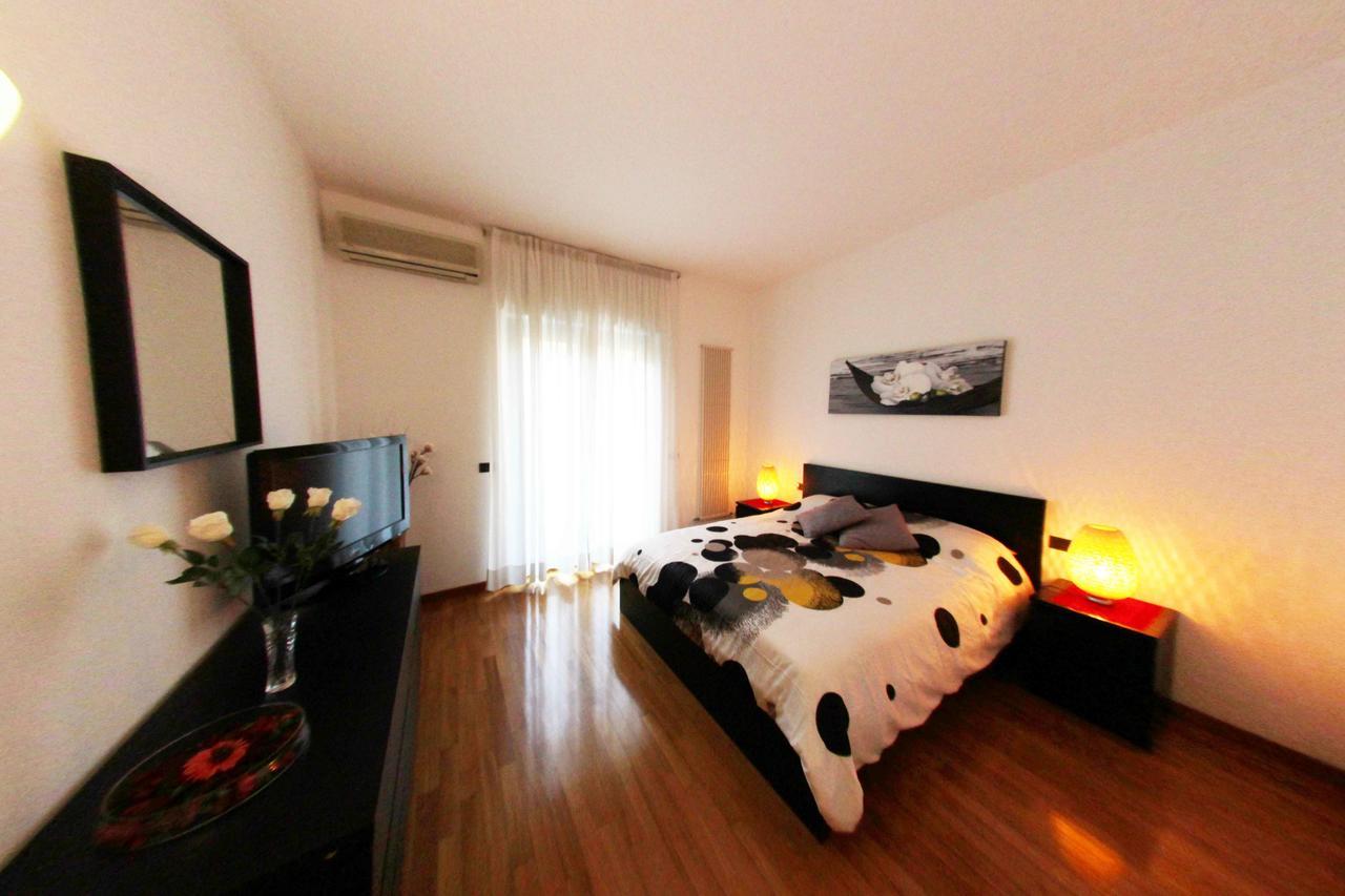 Apartment De Rossi Бари Екстериор снимка