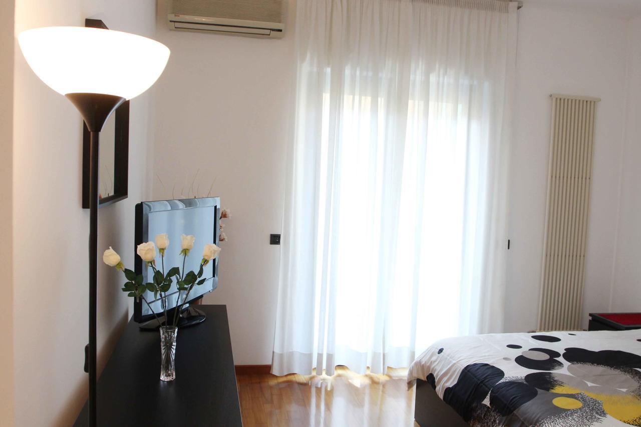 Apartment De Rossi Бари Екстериор снимка