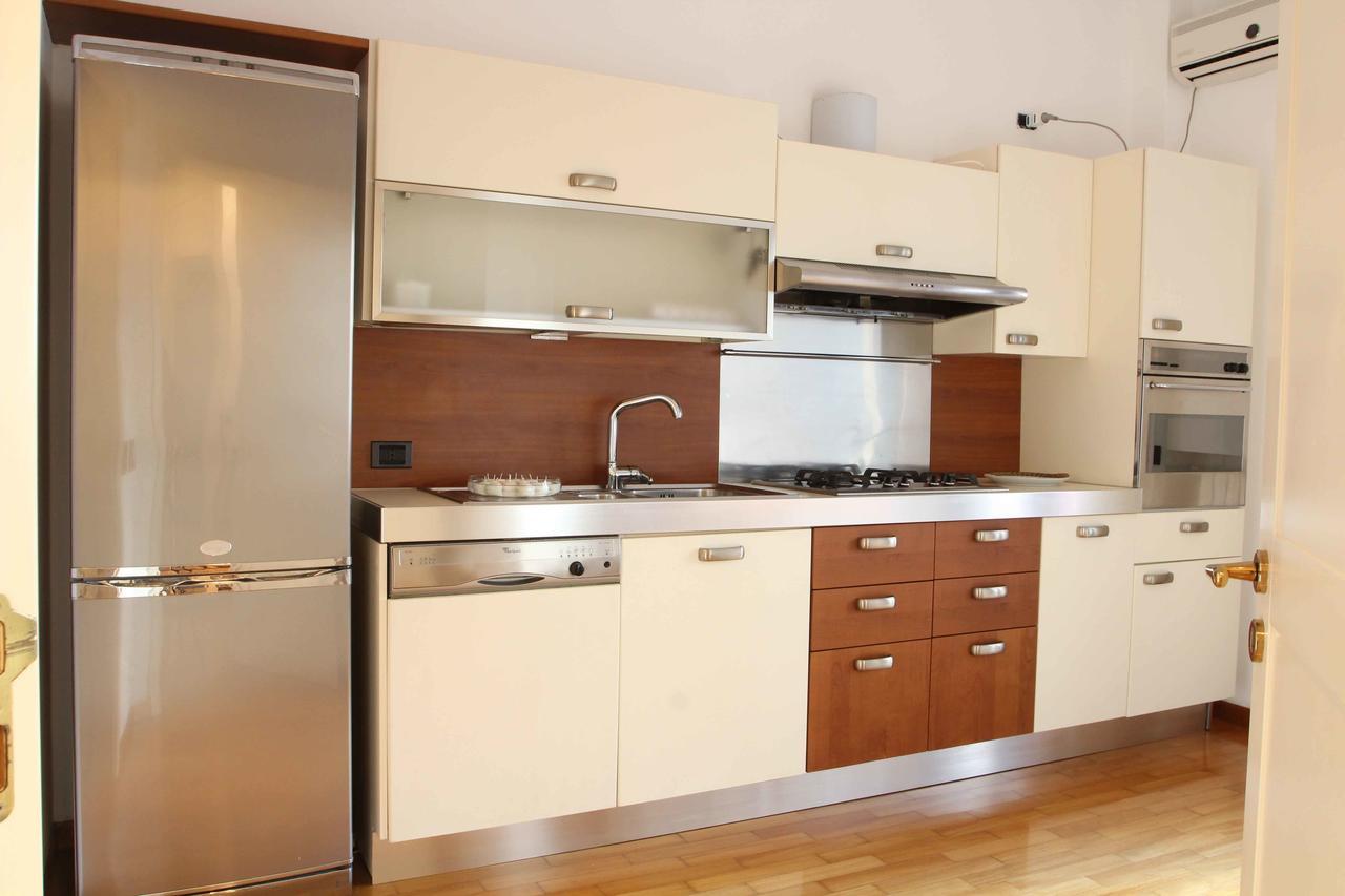 Apartment De Rossi Бари Екстериор снимка