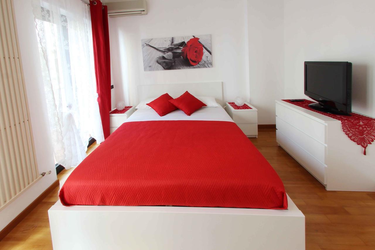 Apartment De Rossi Бари Екстериор снимка
